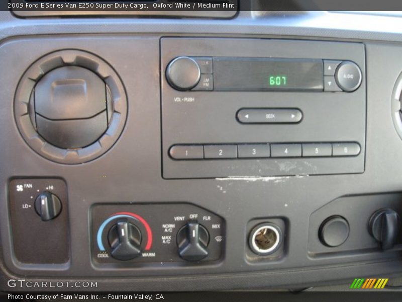 Oxford White / Medium Flint 2009 Ford E Series Van E250 Super Duty Cargo