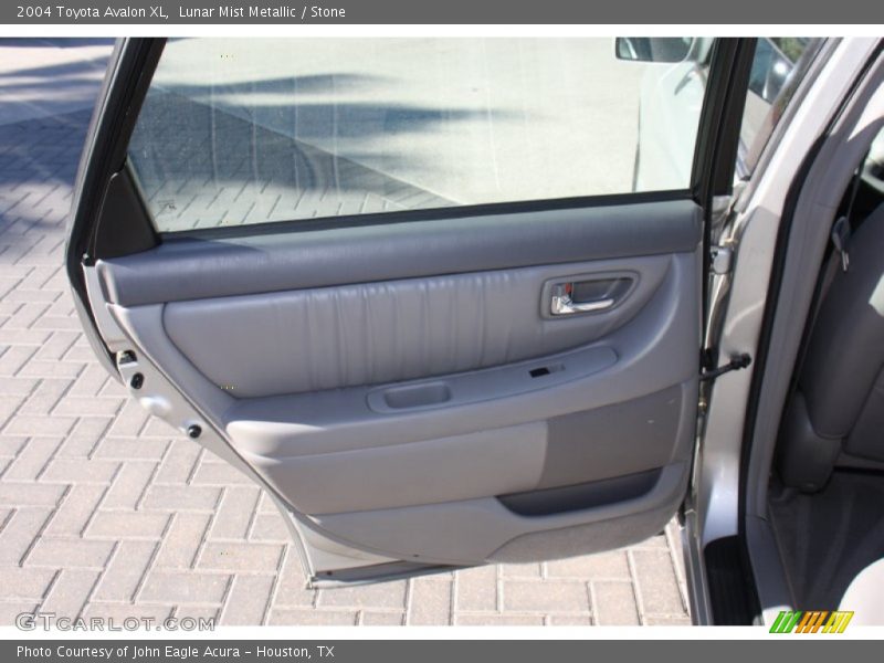 Lunar Mist Metallic / Stone 2004 Toyota Avalon XL