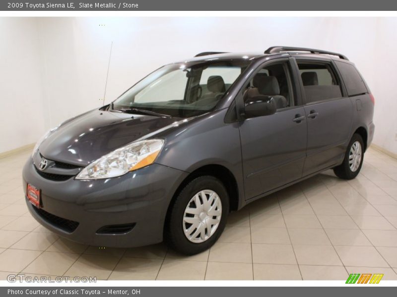 Front 3/4 View of 2009 Sienna LE