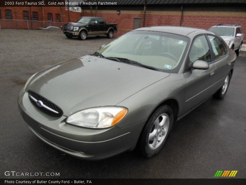 Front 3/4 View of 2003 Taurus SES