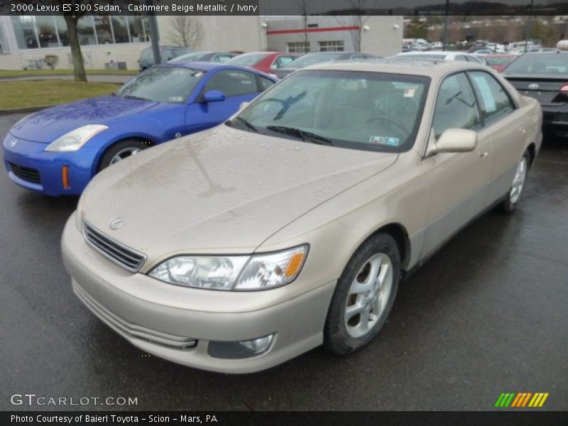 Front 3/4 View of 2000 ES 300 Sedan