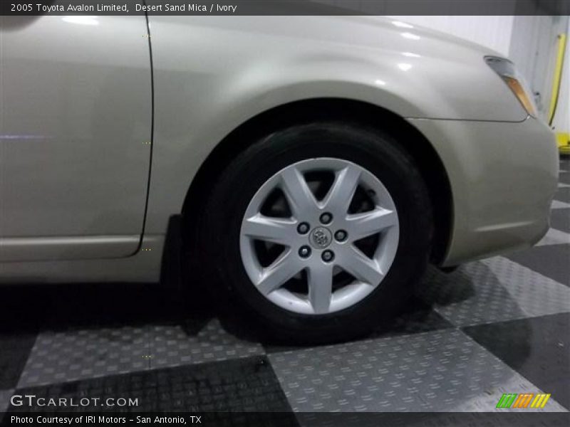 Desert Sand Mica / Ivory 2005 Toyota Avalon Limited