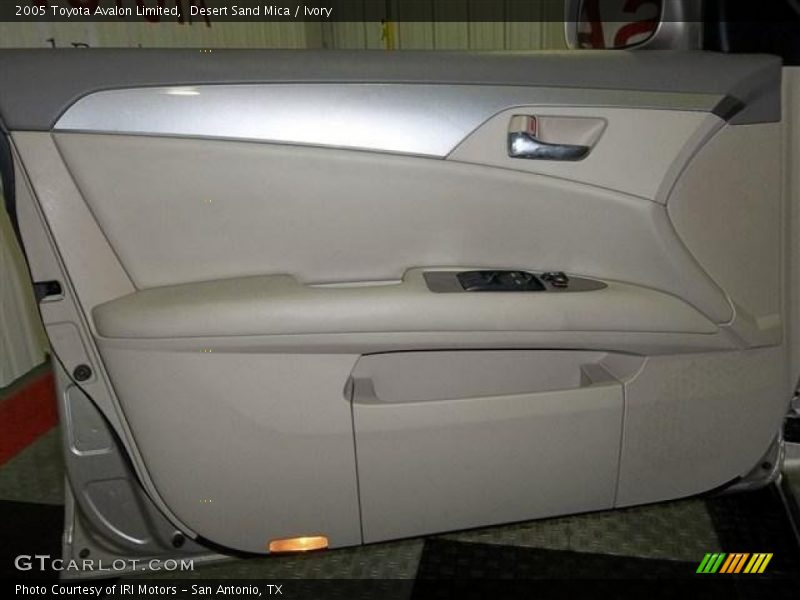 Desert Sand Mica / Ivory 2005 Toyota Avalon Limited