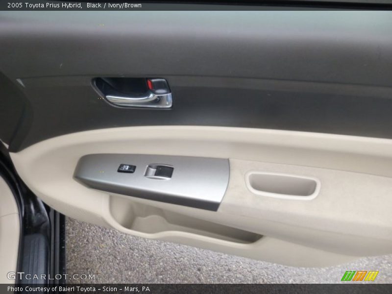 Black / Ivory/Brown 2005 Toyota Prius Hybrid