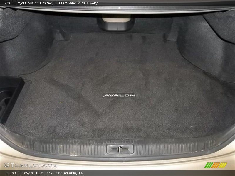 Desert Sand Mica / Ivory 2005 Toyota Avalon Limited