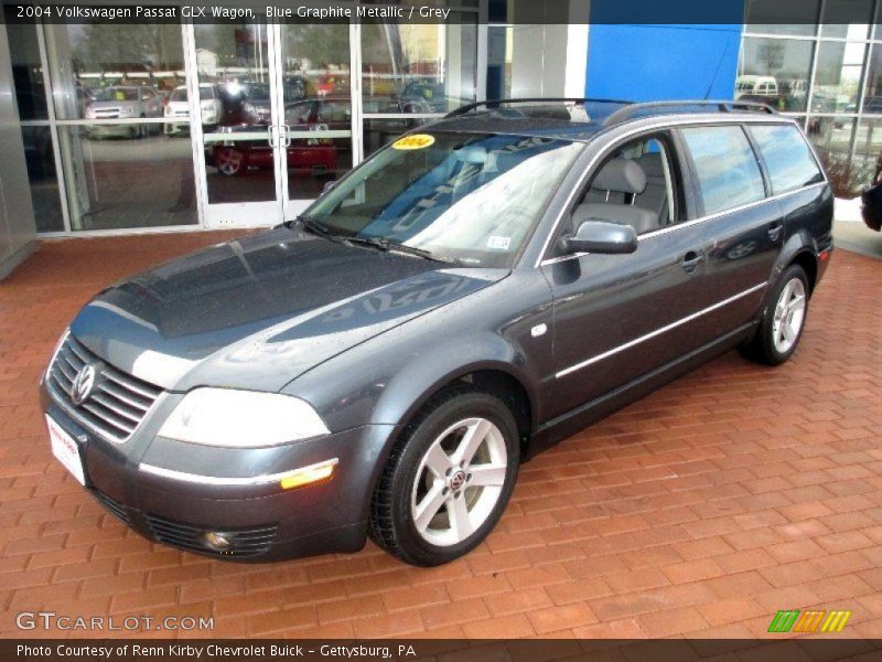 Front 3/4 View of 2004 Passat GLX Wagon