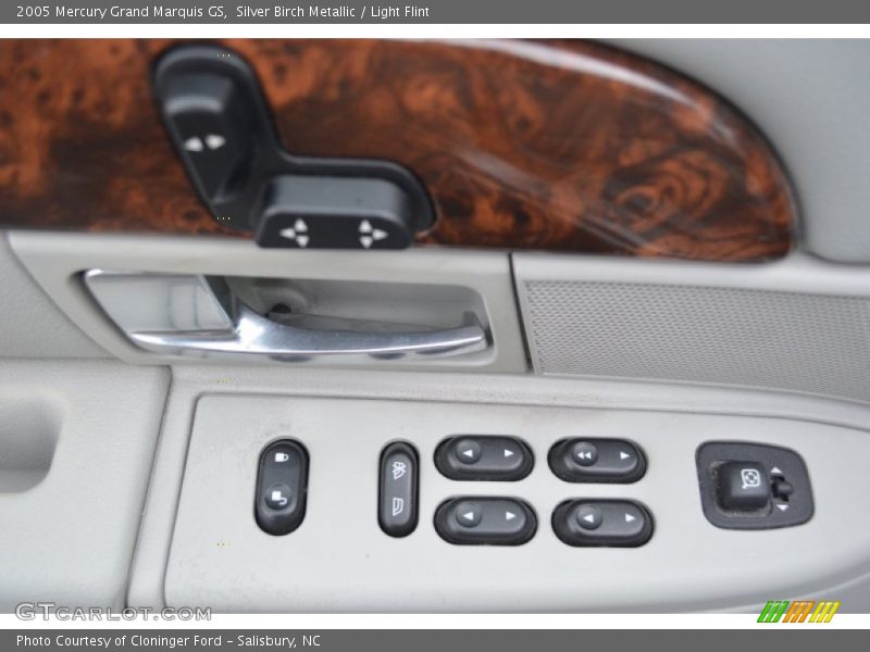 Controls of 2005 Grand Marquis GS