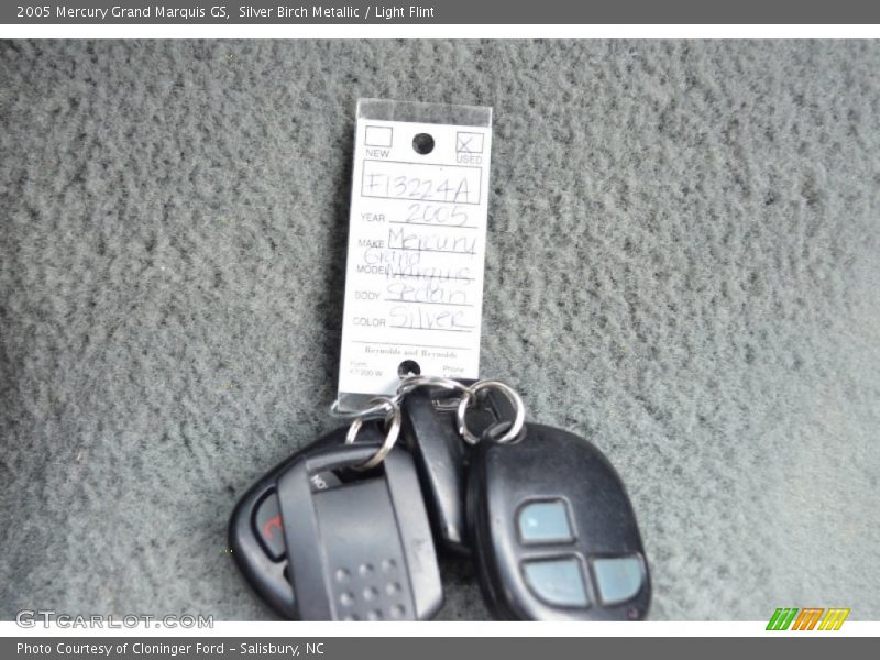Silver Birch Metallic / Light Flint 2005 Mercury Grand Marquis GS