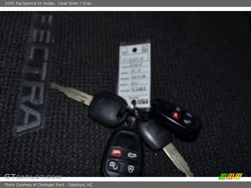 Clear Silver / Gray 2005 Kia Spectra SX Sedan