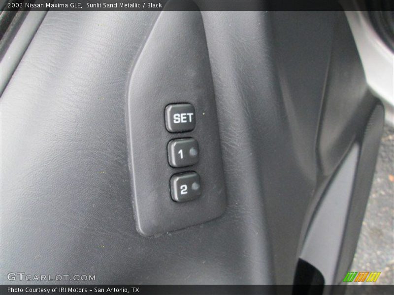 Sunlit Sand Metallic / Black 2002 Nissan Maxima GLE