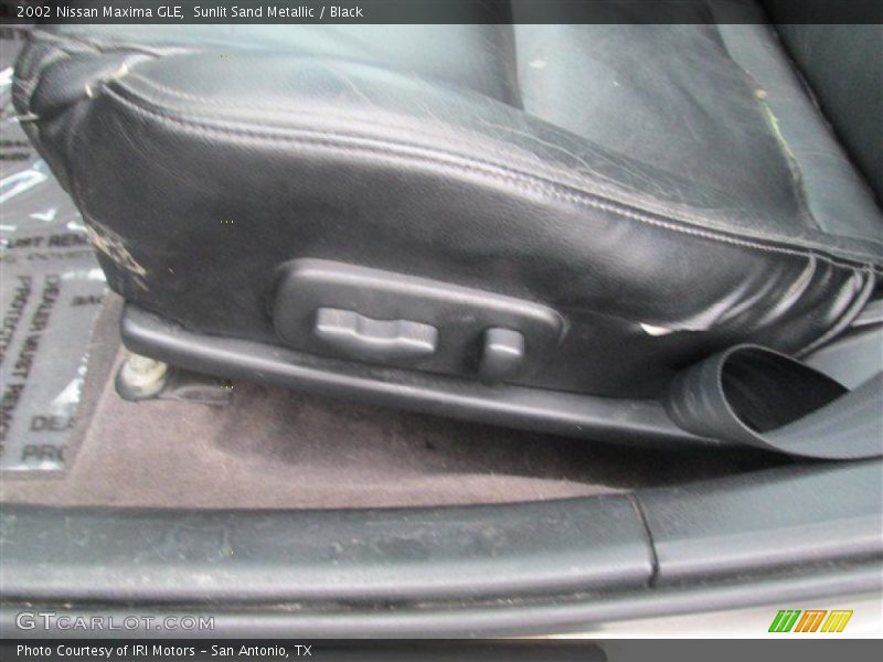 Sunlit Sand Metallic / Black 2002 Nissan Maxima GLE