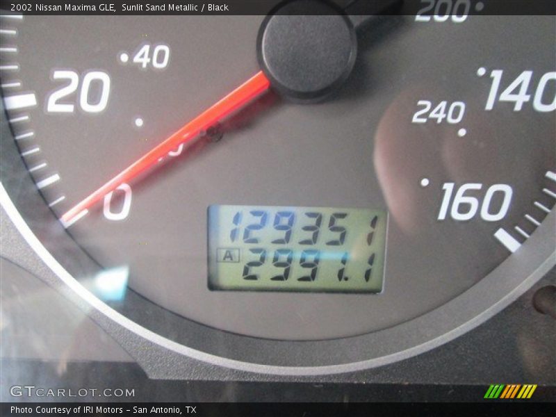 Sunlit Sand Metallic / Black 2002 Nissan Maxima GLE