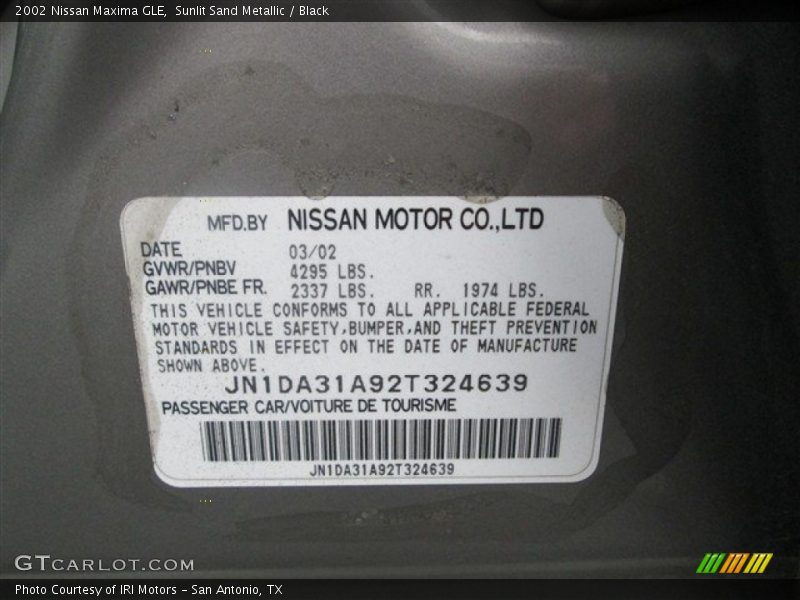 Sunlit Sand Metallic / Black 2002 Nissan Maxima GLE