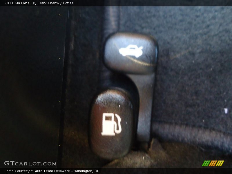 Dark Cherry / Coffee 2011 Kia Forte EX
