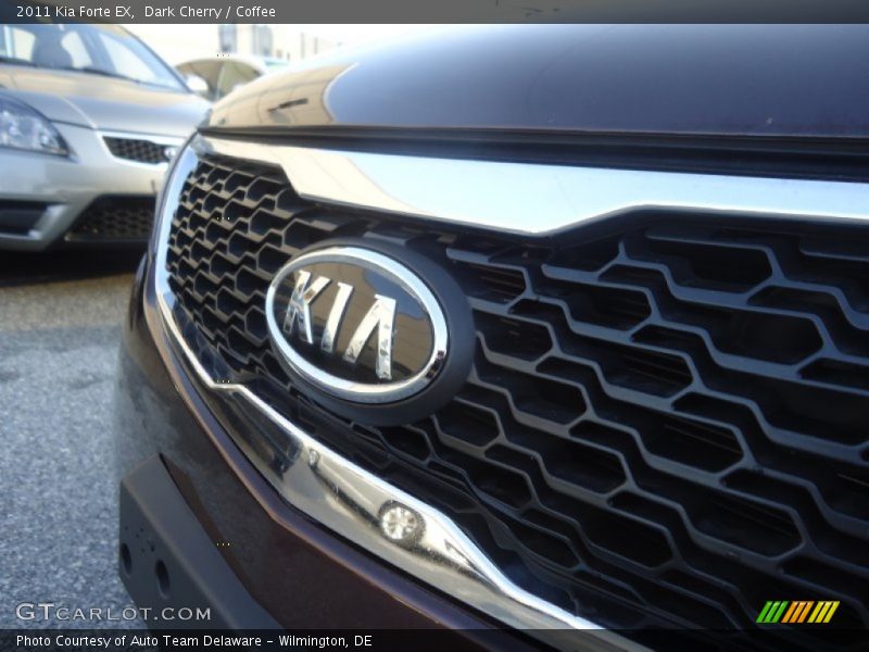 Dark Cherry / Coffee 2011 Kia Forte EX