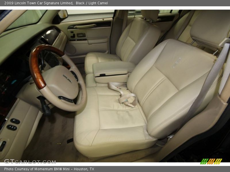 Front Seat of 2009 Town Car Signature Limited