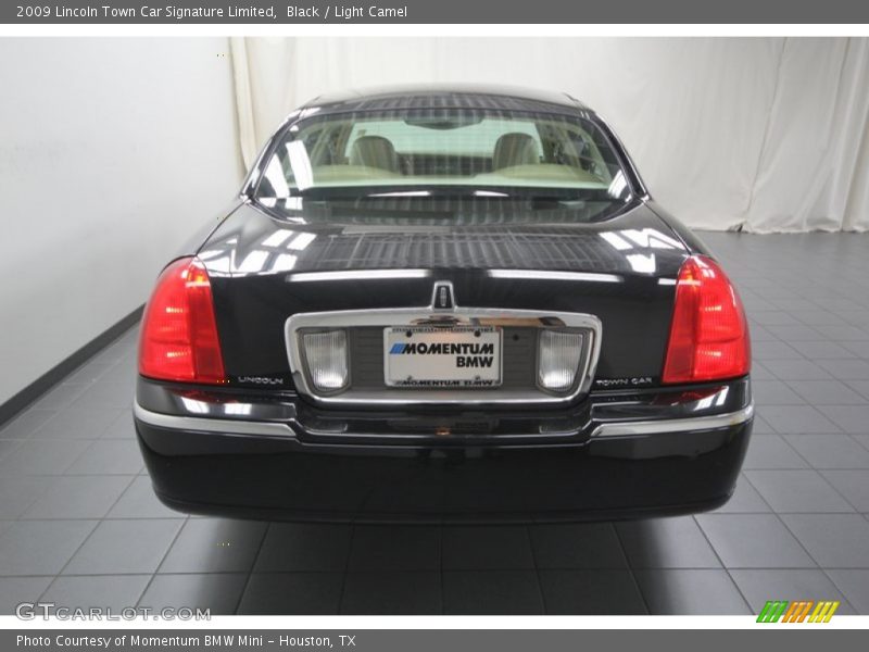 Black / Light Camel 2009 Lincoln Town Car Signature Limited
