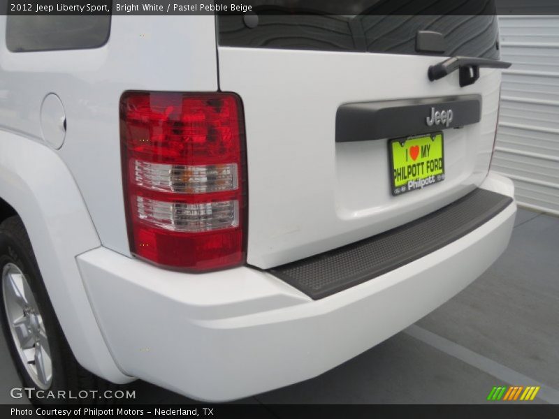 Bright White / Pastel Pebble Beige 2012 Jeep Liberty Sport