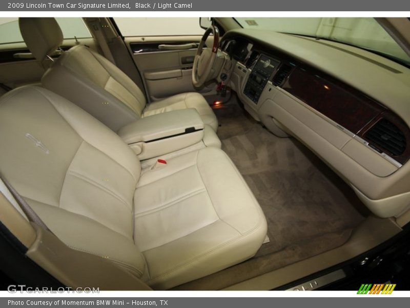 Front Seat of 2009 Town Car Signature Limited