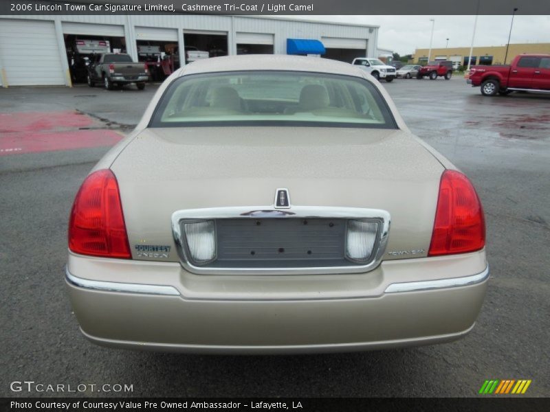 Cashmere Tri-Coat / Light Camel 2006 Lincoln Town Car Signature Limited