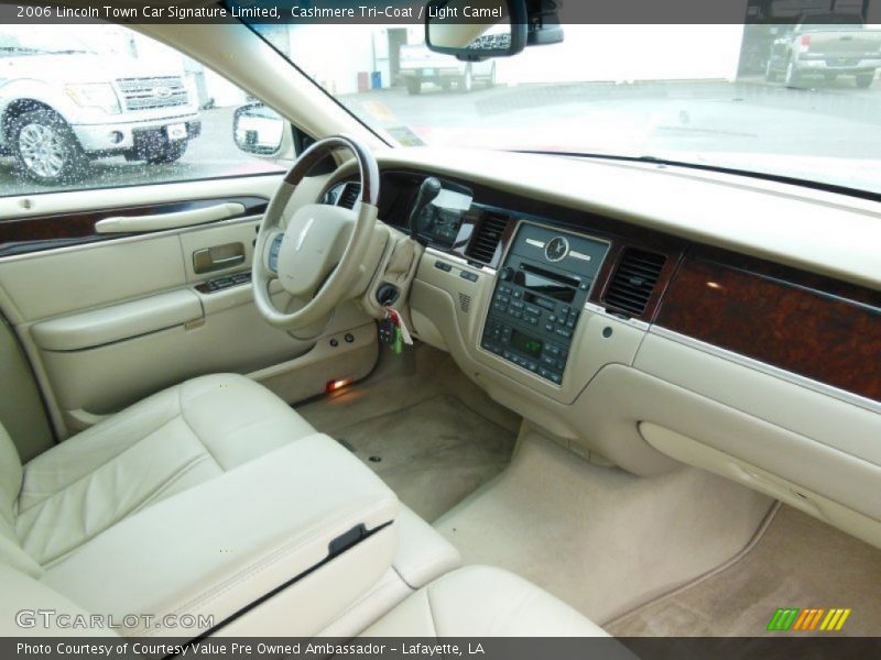 Cashmere Tri-Coat / Light Camel 2006 Lincoln Town Car Signature Limited