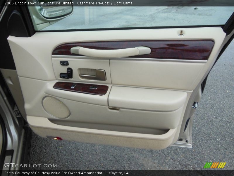 Cashmere Tri-Coat / Light Camel 2006 Lincoln Town Car Signature Limited