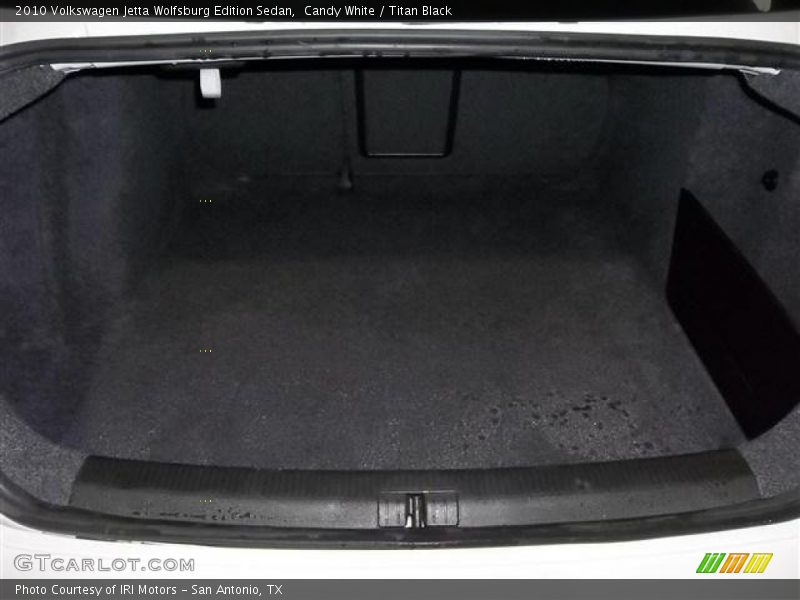 Candy White / Titan Black 2010 Volkswagen Jetta Wolfsburg Edition Sedan