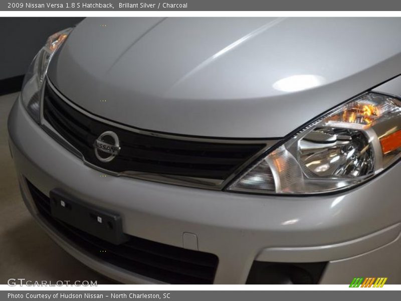 Brillant Silver / Charcoal 2009 Nissan Versa 1.8 S Hatchback