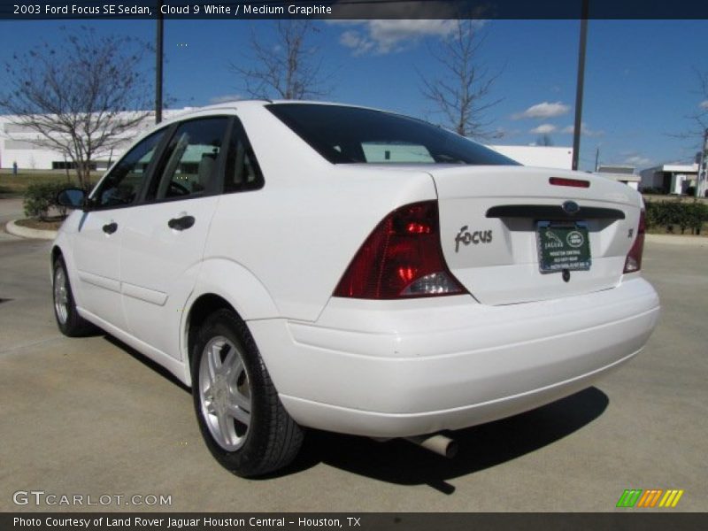 Cloud 9 White / Medium Graphite 2003 Ford Focus SE Sedan