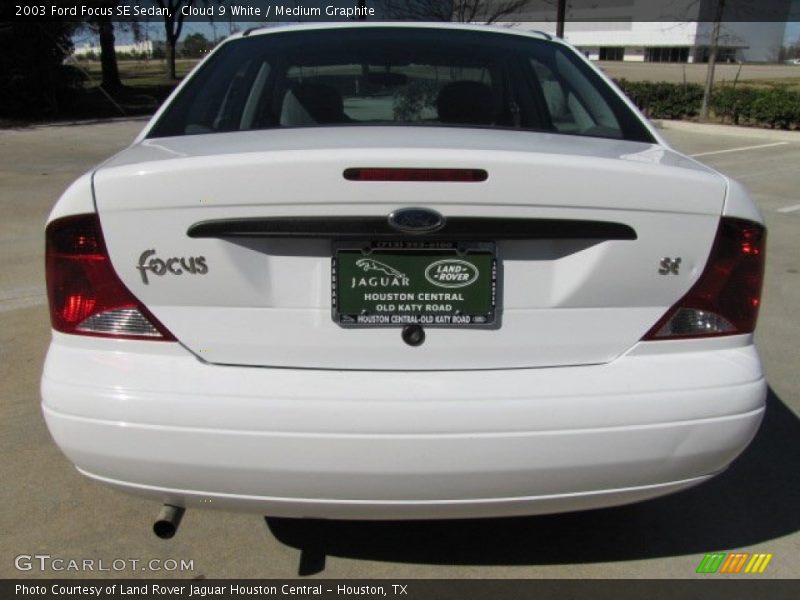 Cloud 9 White / Medium Graphite 2003 Ford Focus SE Sedan