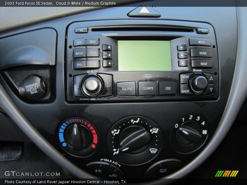 Cloud 9 White / Medium Graphite 2003 Ford Focus SE Sedan