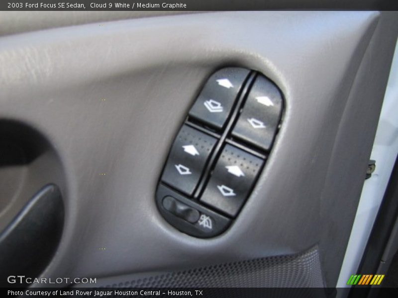 Cloud 9 White / Medium Graphite 2003 Ford Focus SE Sedan