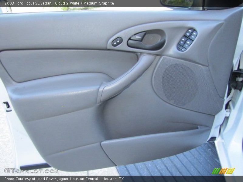 Cloud 9 White / Medium Graphite 2003 Ford Focus SE Sedan
