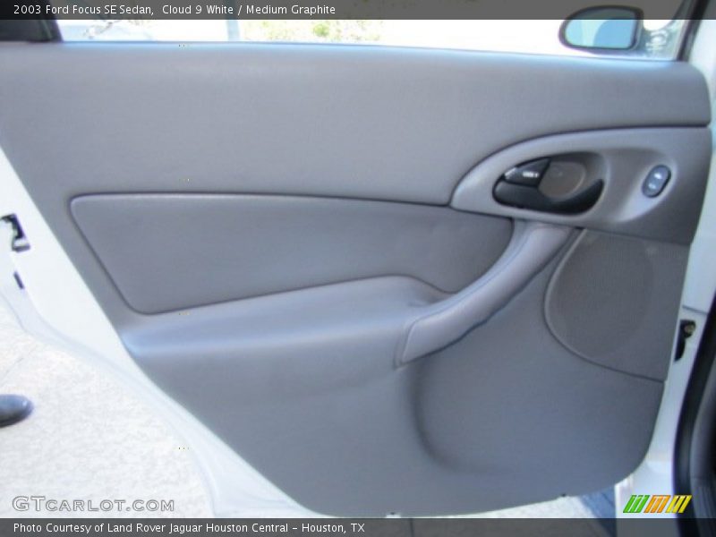 Cloud 9 White / Medium Graphite 2003 Ford Focus SE Sedan