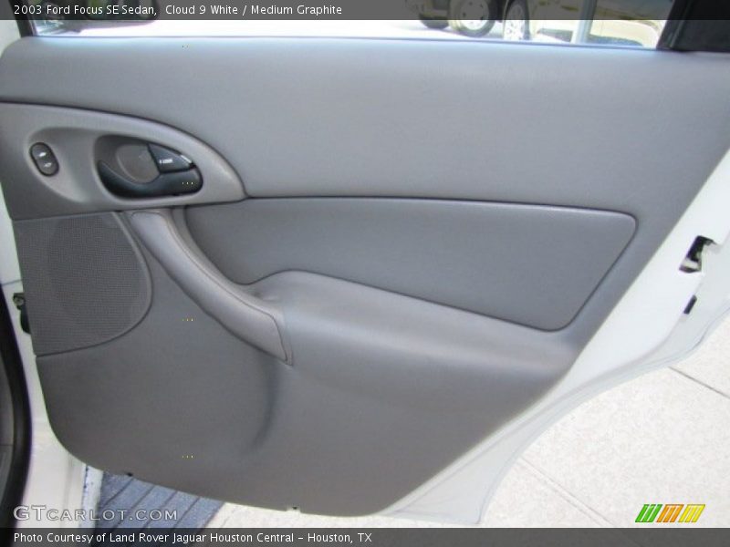 Cloud 9 White / Medium Graphite 2003 Ford Focus SE Sedan
