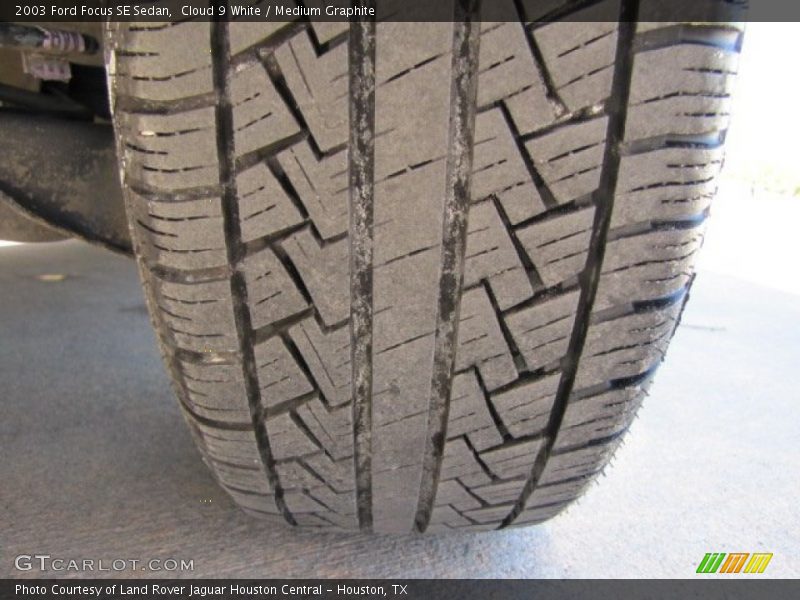 Cloud 9 White / Medium Graphite 2003 Ford Focus SE Sedan