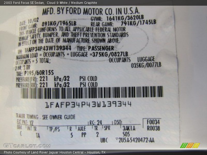 Cloud 9 White / Medium Graphite 2003 Ford Focus SE Sedan