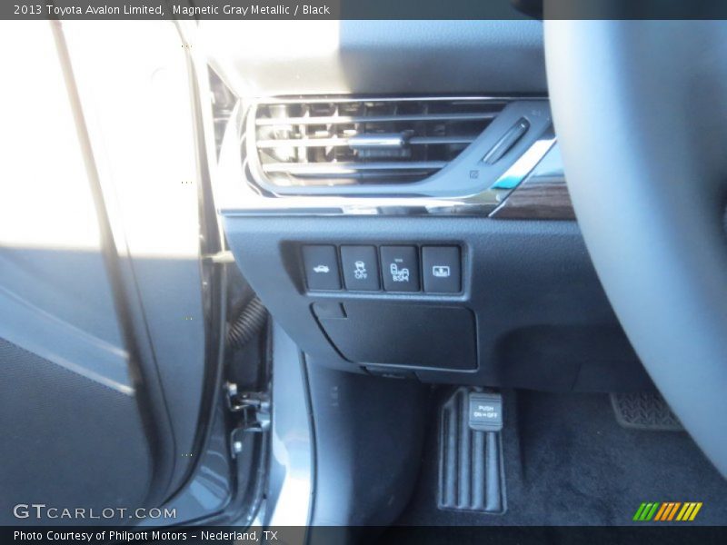 Magnetic Gray Metallic / Black 2013 Toyota Avalon Limited
