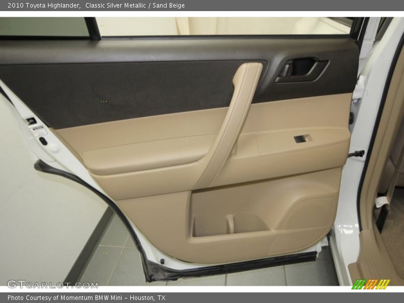 Door Panel of 2010 Highlander 