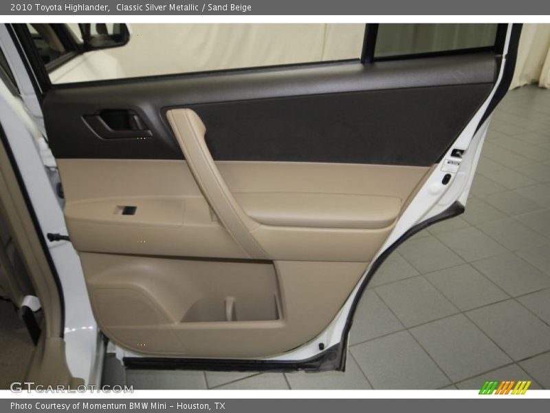 Door Panel of 2010 Highlander 