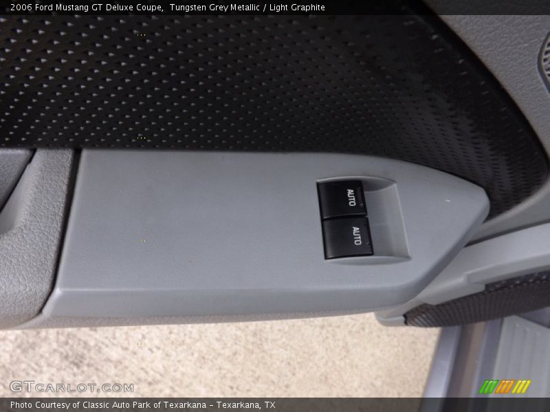 Tungsten Grey Metallic / Light Graphite 2006 Ford Mustang GT Deluxe Coupe