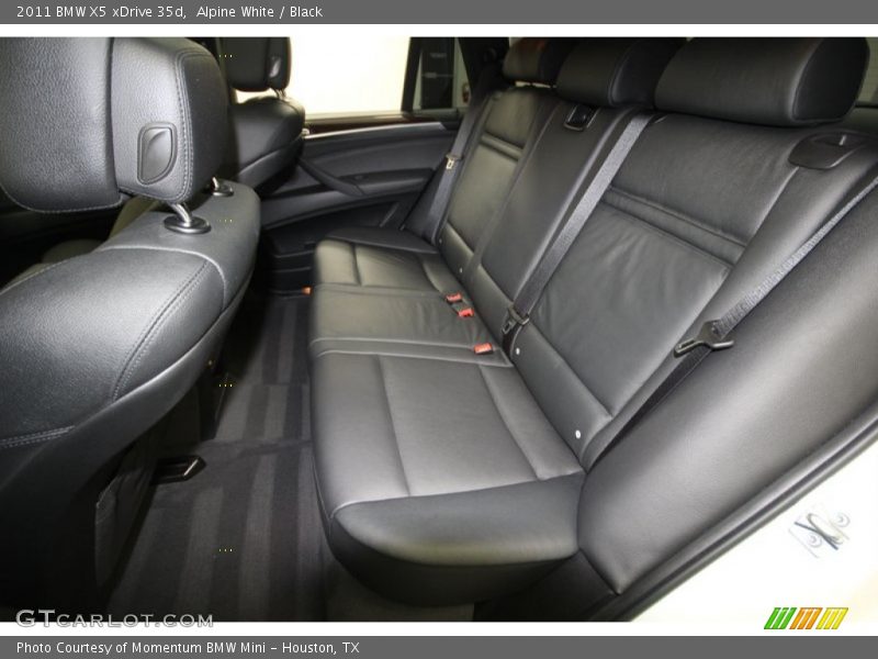 Alpine White / Black 2011 BMW X5 xDrive 35d