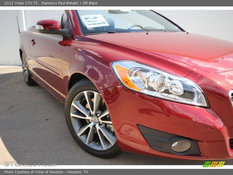 Flamenco Red Metallic / Off Black 2012 Volvo C70 T5