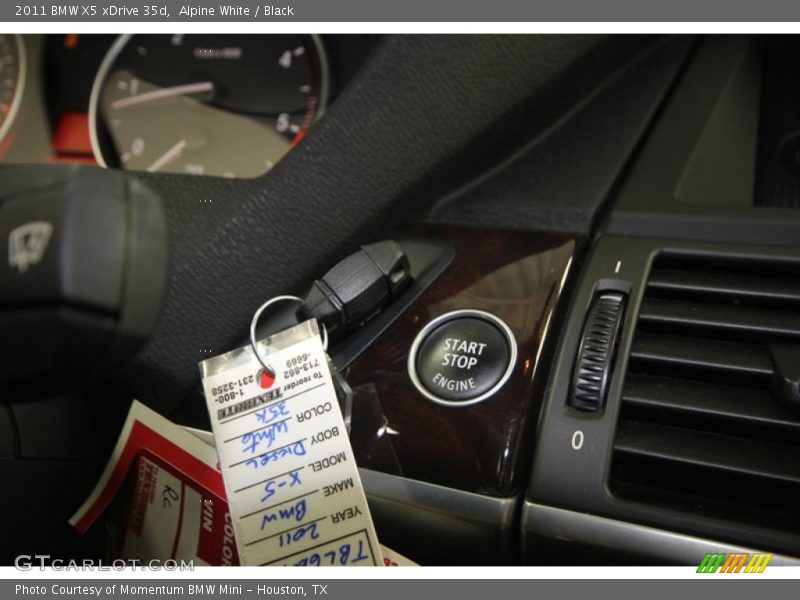 Alpine White / Black 2011 BMW X5 xDrive 35d