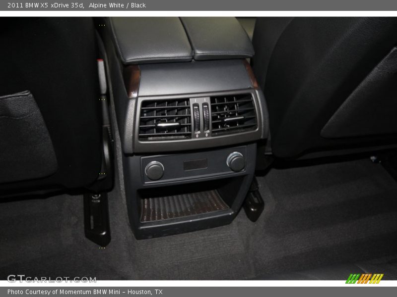 Alpine White / Black 2011 BMW X5 xDrive 35d