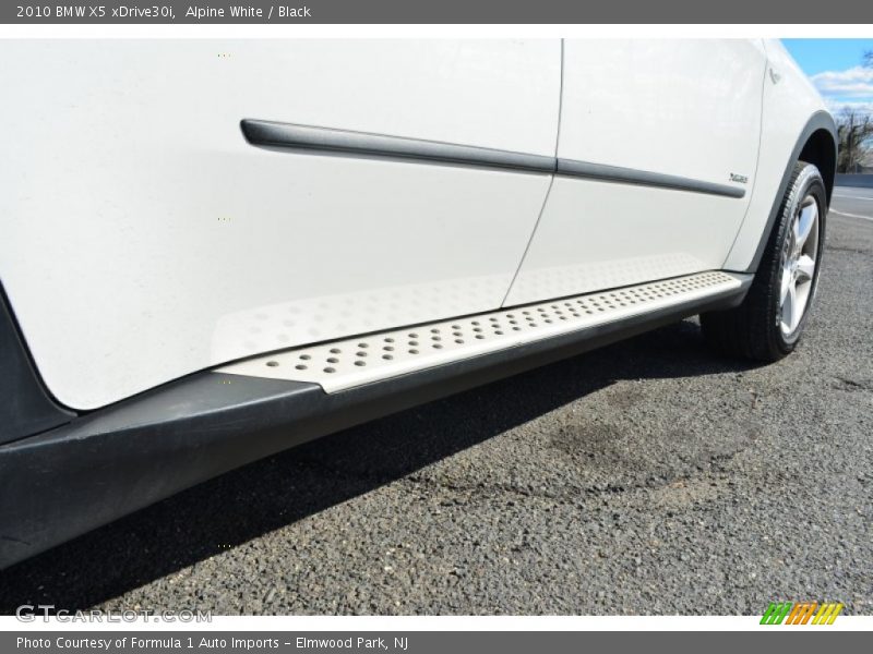 Alpine White / Black 2010 BMW X5 xDrive30i