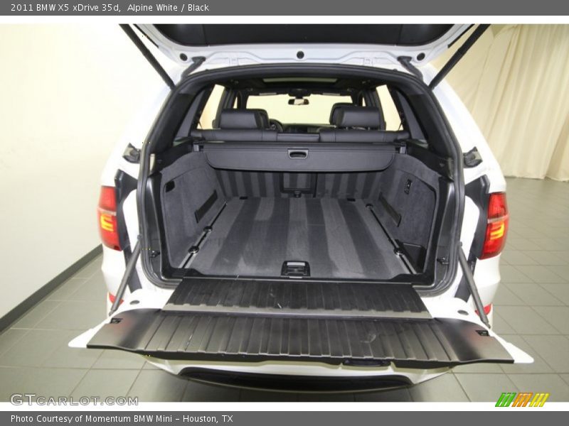 Alpine White / Black 2011 BMW X5 xDrive 35d