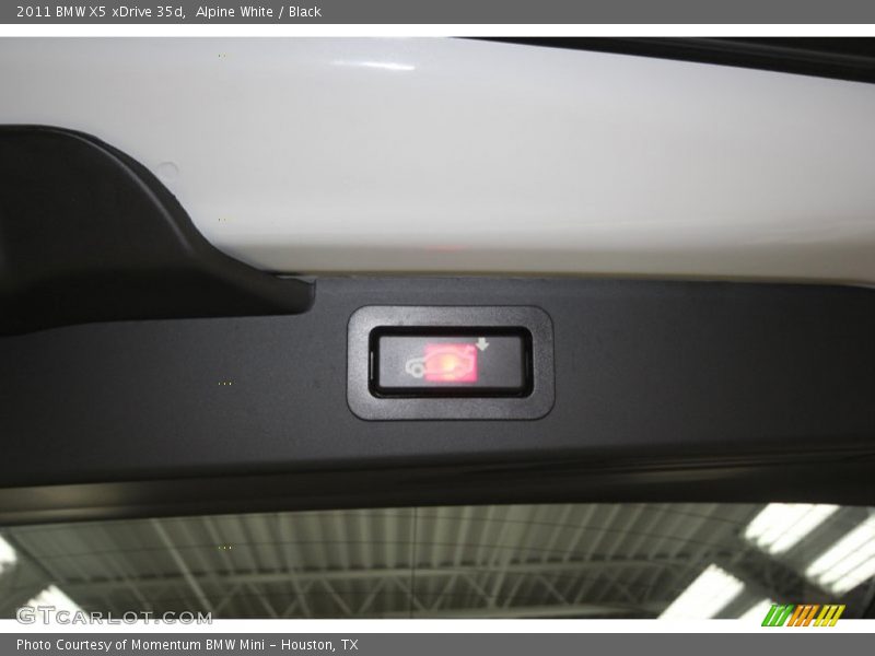 Alpine White / Black 2011 BMW X5 xDrive 35d