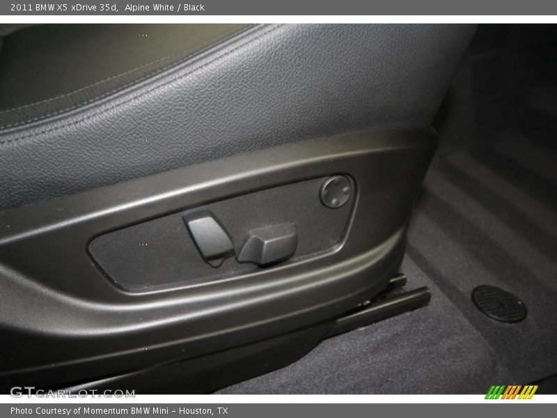 Alpine White / Black 2011 BMW X5 xDrive 35d