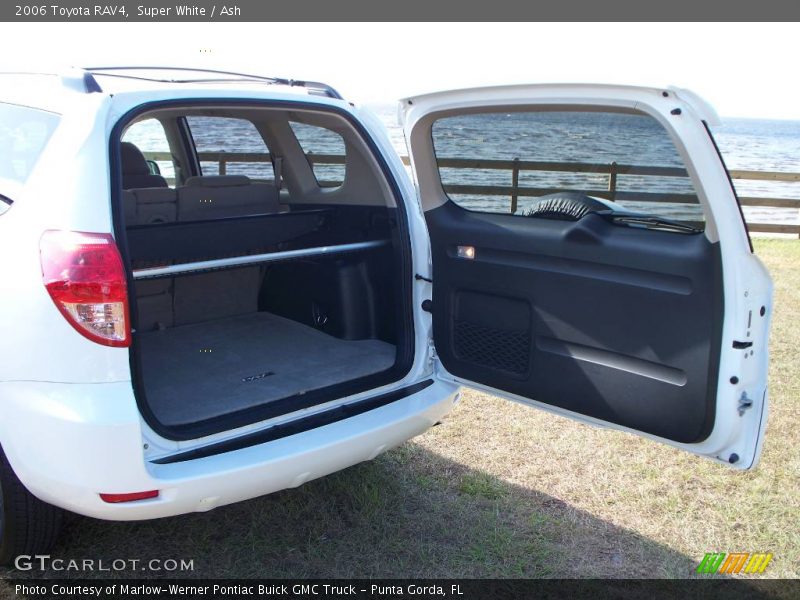 Super White / Ash 2006 Toyota RAV4
